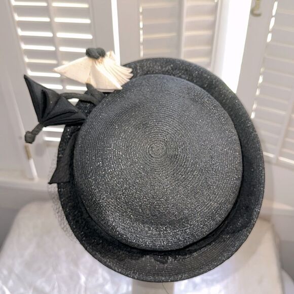 Vintage 50s/60s A New York Creation Small Black Hat with Distinctive Accents - Picture 3 of 7